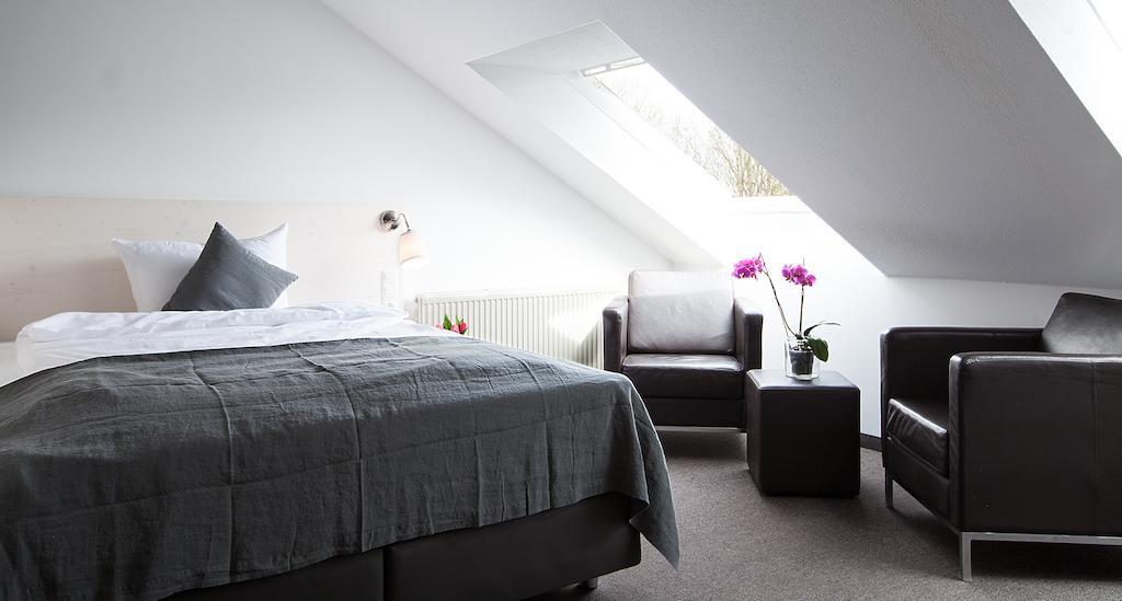 Alpengluehen Smart Hotel Olching Ruang foto