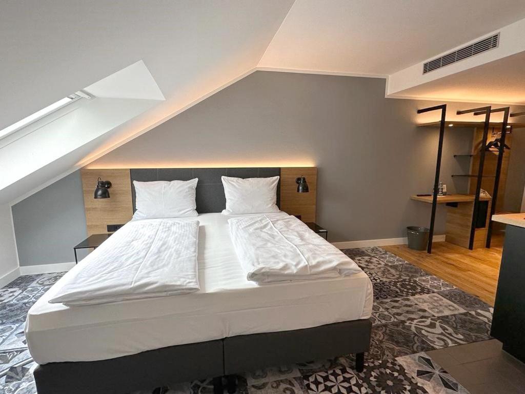 Alpengluehen Smart Hotel Olching Bagian luar foto
