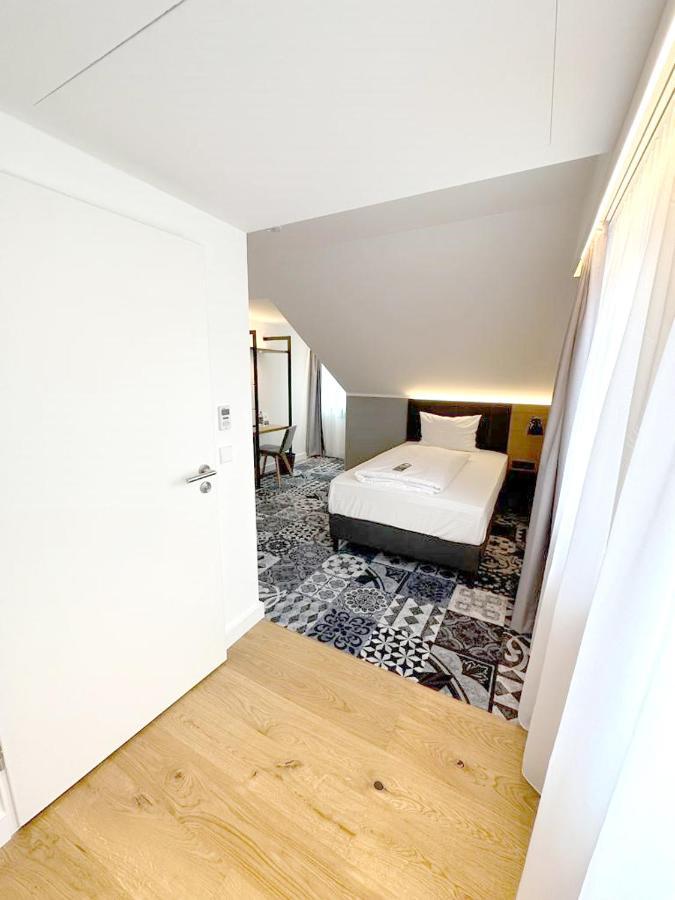 Alpengluehen Smart Hotel Olching Bagian luar foto