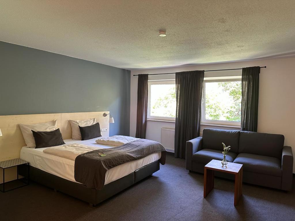 Alpengluehen Smart Hotel Olching Bagian luar foto