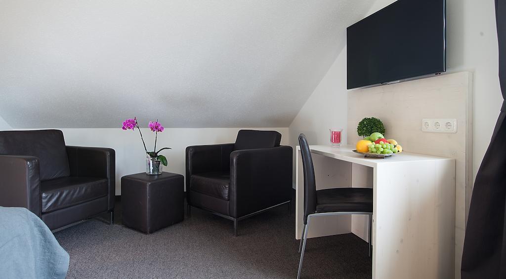 Alpengluehen Smart Hotel Olching Ruang foto