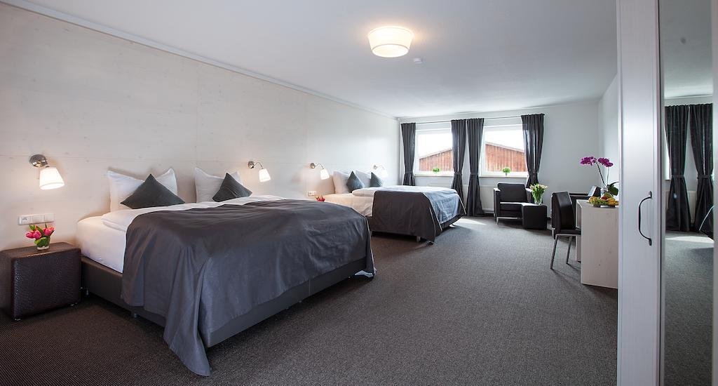 Alpengluehen Smart Hotel Olching Ruang foto