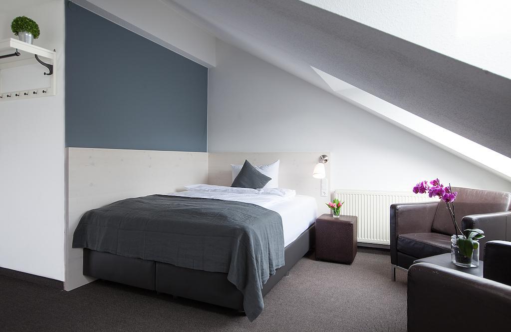 Alpengluehen Smart Hotel Olching Ruang foto