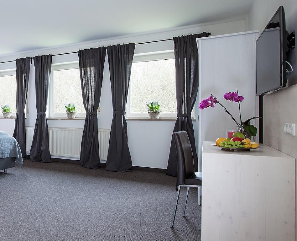 Alpengluehen Smart Hotel Olching Ruang foto